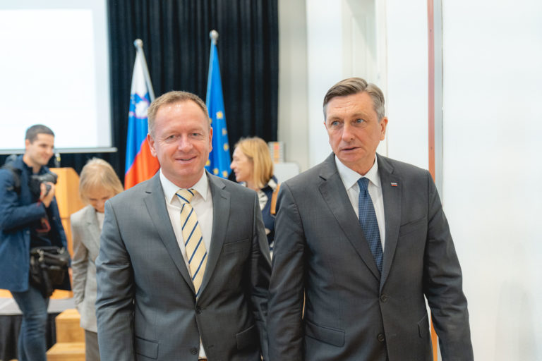 Predsednik Komisije za preprečevanje korupcije dr. Robert Šumi in predsednik RS Borut Pahor