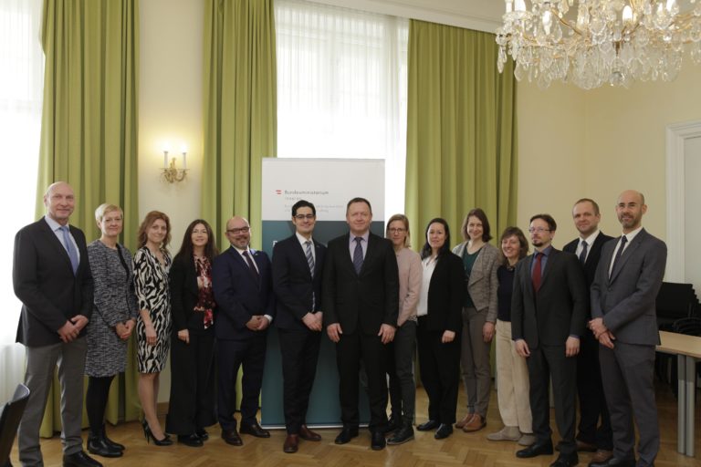 Srečanje slovenske delegacije Komisije in predstavnikov BAK-a na Dunaju. Foto: BAK
